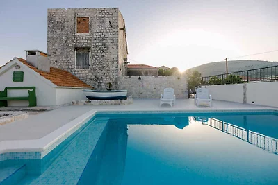 Ferienhaus mit Aussenpool, 50 m vom Meer