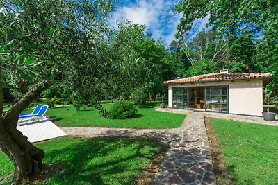 Ferienwohnung mit Pool und grossem Garten