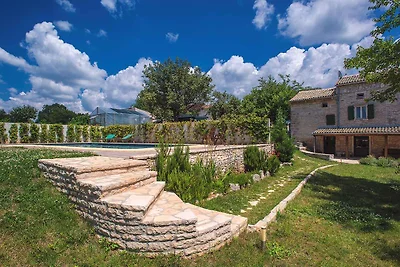 Villa mit Garten und Pool