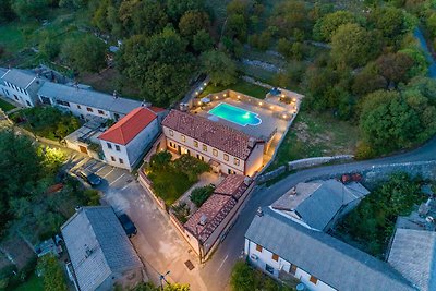 Villa mit Schwimmbad und Grill