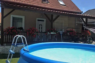 Ferienhaus mit Pool, Klimaanlage und WLAN