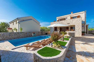 Villa mit Pool, Whirlpool und Sauna