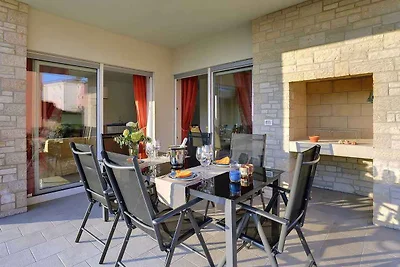 Villa mit Pool und Grill