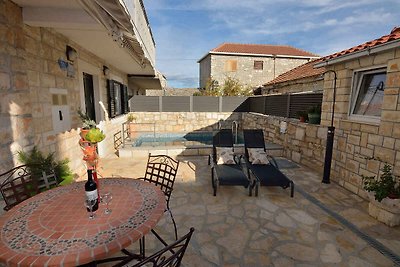 Ferienhaus mit Pool und Grill