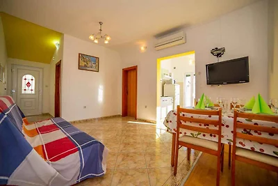 Ferienwohnung mit Pool und Meerblick