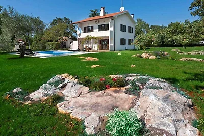 Ferienwohnung mit privatem Pool und Garten