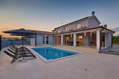 Villa mit Klimaanlage und Pool