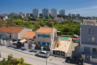 FerienWohnung mit Pool und Sonnenliegen