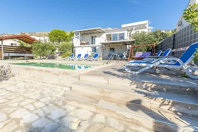 Ferienhaus mit Pool und Grillmöglichkeit