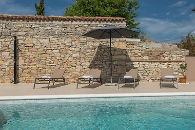 Ferienhaus mit Pool und Klimaanlage