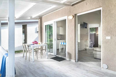 Bungalow mit Aussenpool