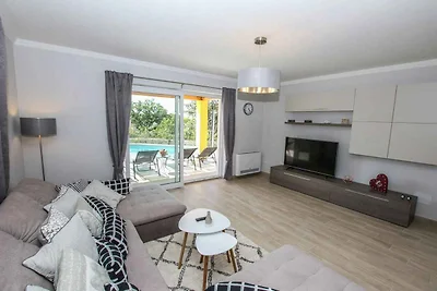 Villa mit Pool und Klimaanlage
