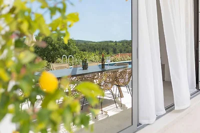 Moderne Ferienvilla Sullago mit Seeblick und 