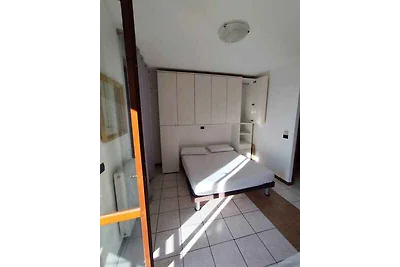 Studio mit Klimaanlage und Balkon