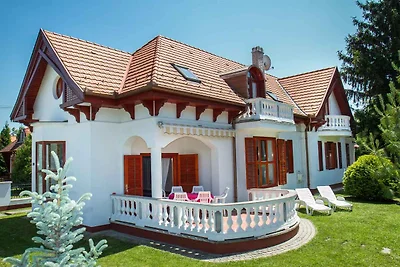 Ferienhaus Mit schöner Einrichtung, Pool,