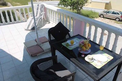 Ferienwohnung mit Terrasse und Meerblick