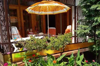 Ferienhaus mit grossem, gepflegtem Garten