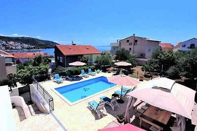 Ferienhaus mit Aussenpool und Fitness