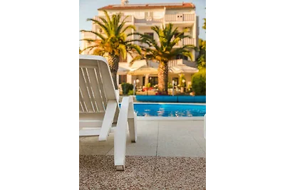 Ferienwohnung mit Terrasse und Aussenpool
