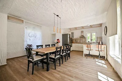 Villa mit Pool und Klimaanlage