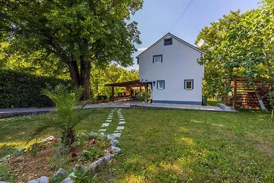 Ferienhaus mit Pool und Grill