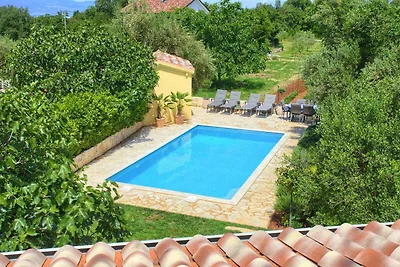 Ferienhaus ruhiger Ort mit Pool