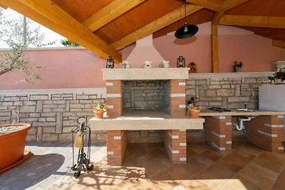 Ferienhaus Mit Pool und Wellnessbereich