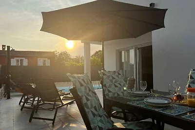 Villa mit Klimaanlage und Aussenpool