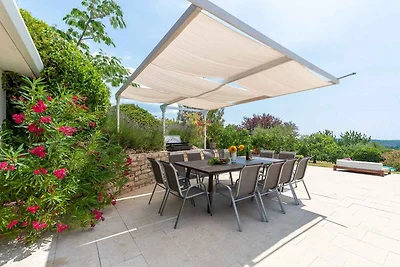 Villa mit Terrasse, Klima und Pool