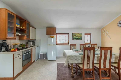 Ferienwohnung mit Pool und Garten zur gemeins