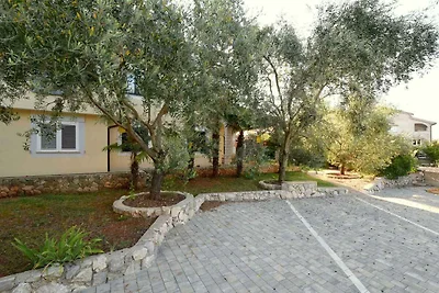 Ferienwohnung mit Terrasse und Parkplatz