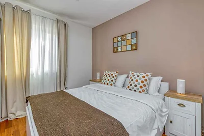 Apartment mit drei Schlafzimmern, Balkon und 