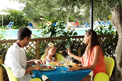 Mobilehome mit Terrasse und Pool