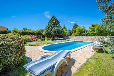 Villa mit privatem Pool und grossem Garten