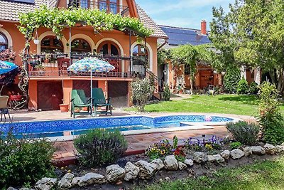 Ferienhaus mit Pool und Planschbecken