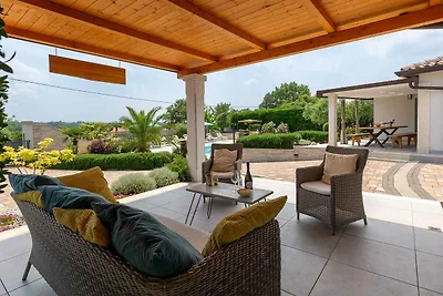 Villa mit Klimaanlage und Aussenpool