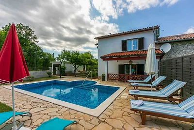 Ferienhaus mit Pool und Klimaanlage