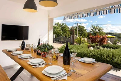 Villa mit Klimaanlage und Aussenpool