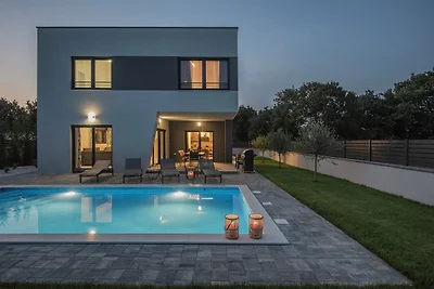 Villa mit Aussenpool