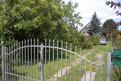 Ferienhaus mit Terrasse, grossem Garten und