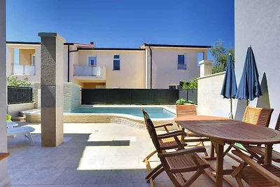 Ferienwohnung mit Pool und Klimaanlage