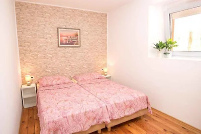 Ferienhaus mit Terrasse und Pool