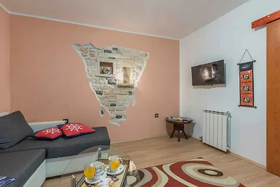 Ferienwohnung mit Pool und Garten zur gemeins