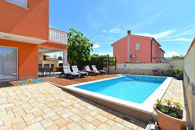 Ferienhaus mit Swimmingpool und Gartenküche