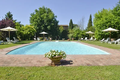 Villa mit Aussenpool und WLAN