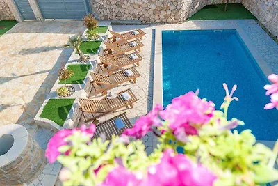 Villa mit Pool, Whirlpool und Sauna