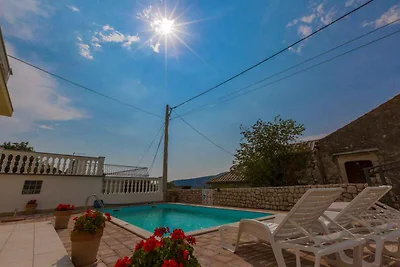 Ferienhaus mit Pool und Klimaanlage