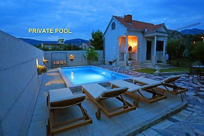 Ferienwohnung mit Pool und Grill