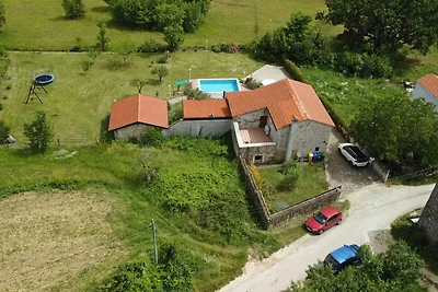 Villa mit Pool in ruhiger Lage