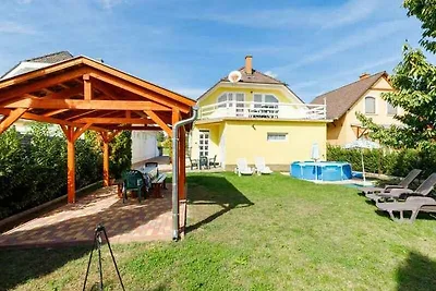 Ferienhaus mit Pool und Internet